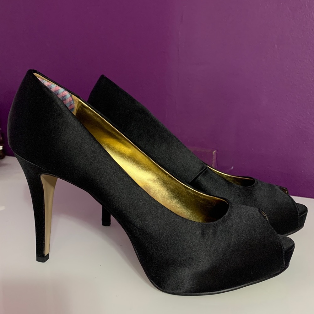 Nine West Black Camya Peep-Toe Pump